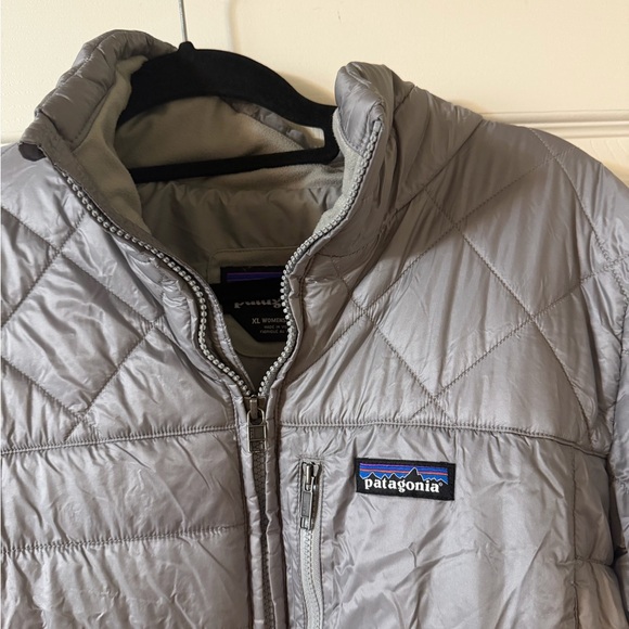 Patagonia Women's Silver Quilted Puffer Coat - Picture 2 of 2